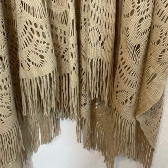 Torrid Open Front Knit Fringe Ruana Wrap Poncho Festival Tan One Size - Picture 4 of 4